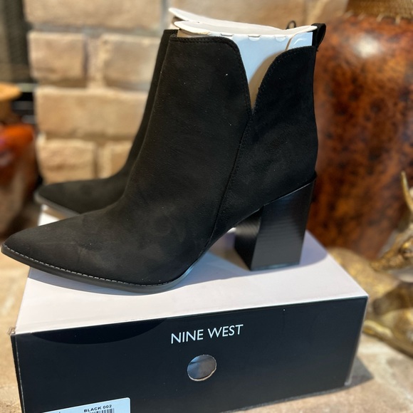 Nine West Bolen women's ankle boots. Size 11 faux suede. - Picture 3 of 8